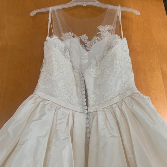 Amsale Ryan Wedding Dress - Picture 5 of 8